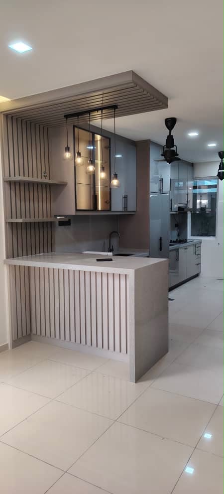 Kaunter Dapur dengan Pendant Light