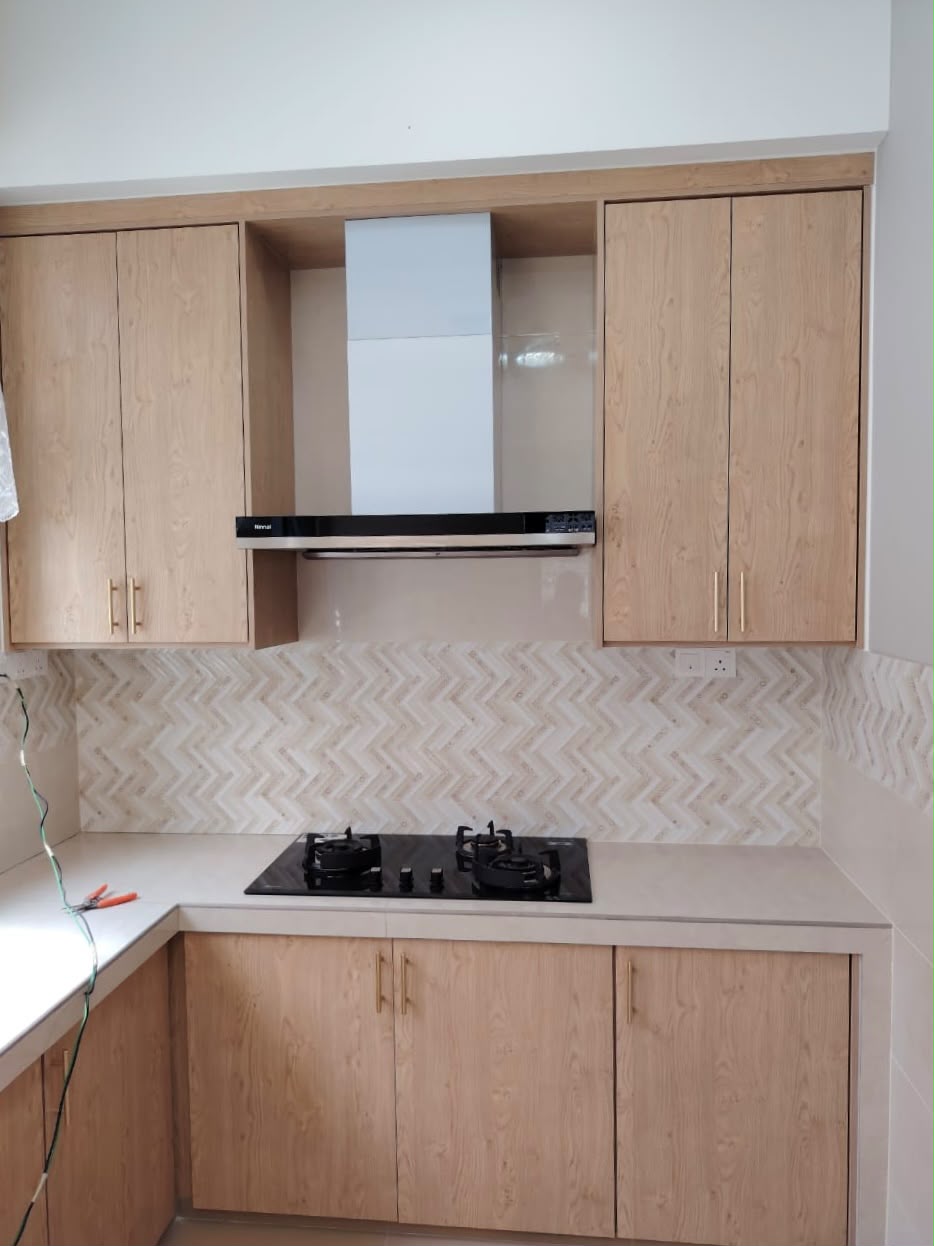 Kabinet Dapur Kayu Ringan Skandinavia