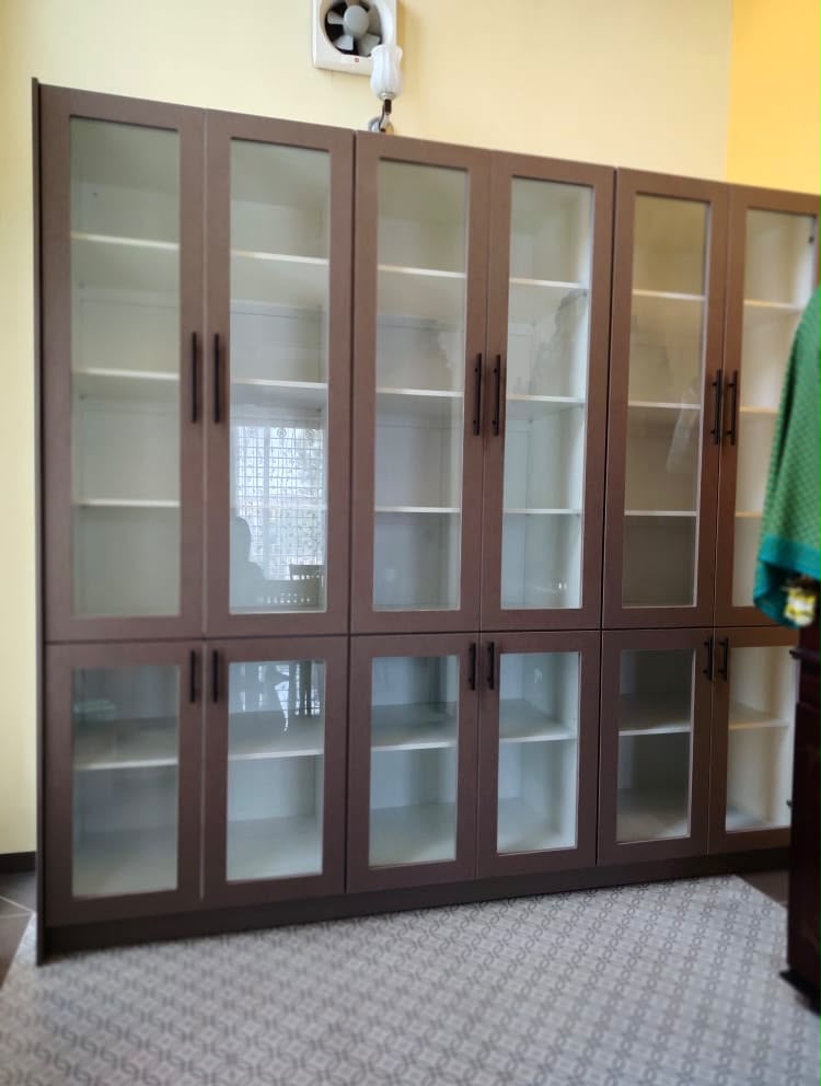 Display Cabinet Kayu Coklat