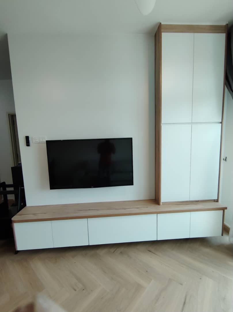 TV Console Putih & Wardrobe Built-in