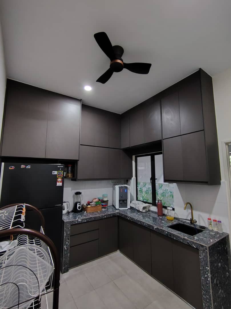 Kabinet Dapur Moden Hitam Matte